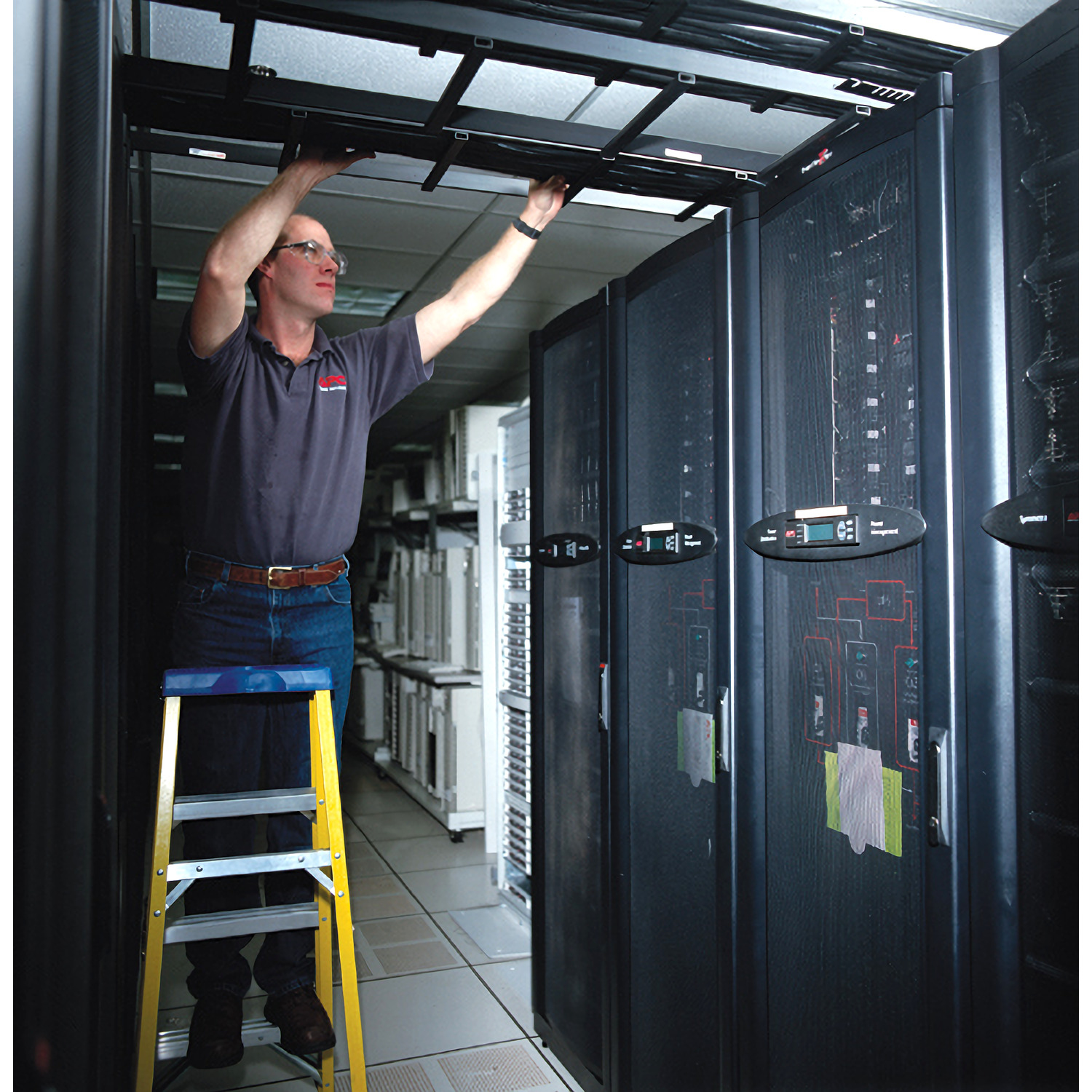 APC NetBotz Assembly Service for up to 3 Appliances and Associated Accessories for 7-Series - 2-Series
