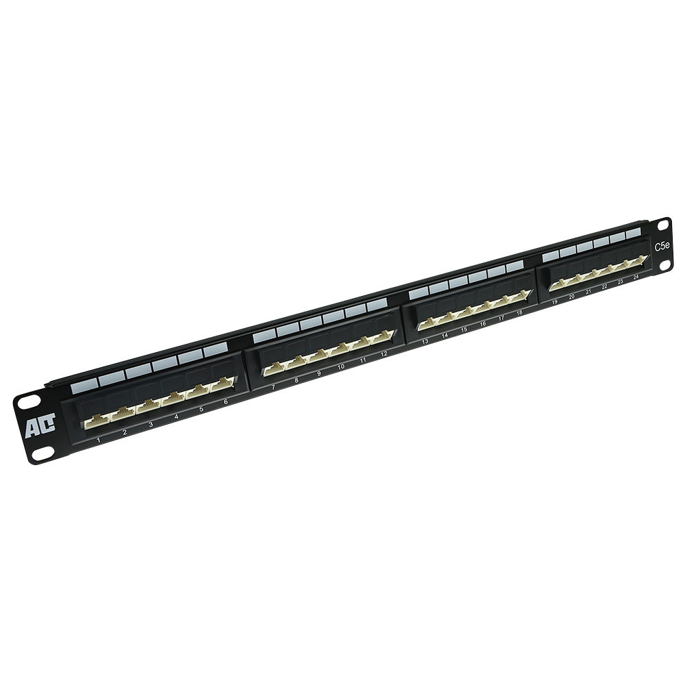 Patchpanel CAT5E unshielded 24 ports 45°