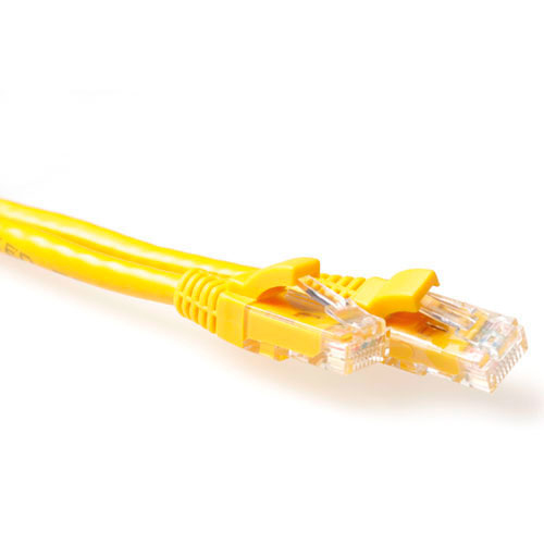 Yellow 0.25 meter U/UTP CAT6A patch cable snagless with RJ45 connectors